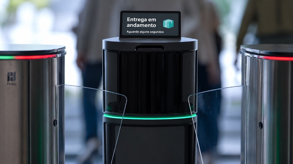 temi GO passando por catraca com entrega em andamento